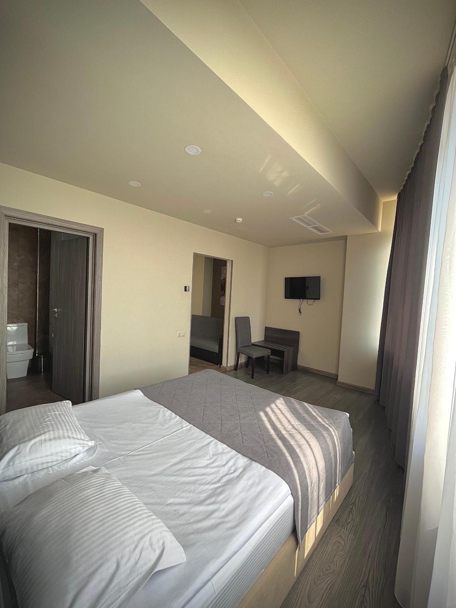 Bien Hotel Yerevan Exterior photo